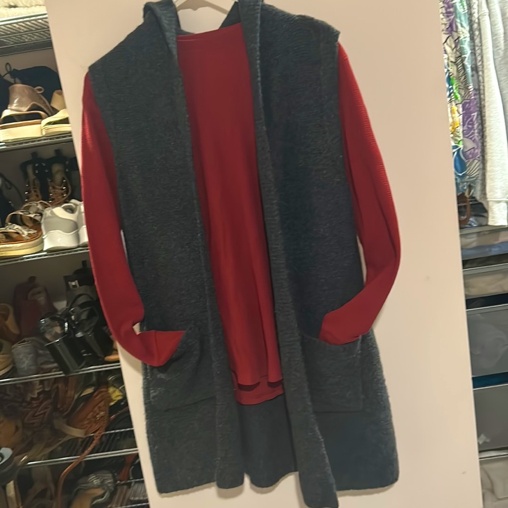 Long, hooded sweater vest.  Size XS - Picture 4 of 7